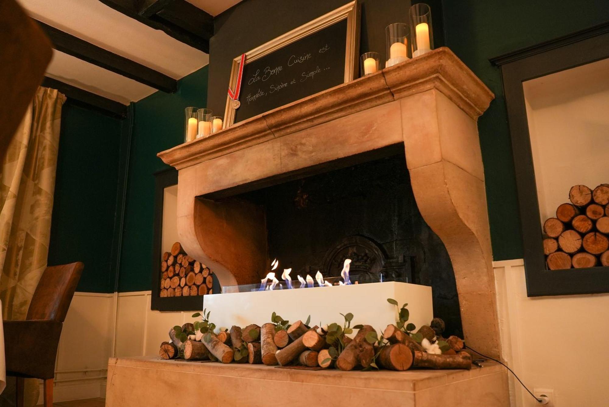 Logis Le Relais De La Voie Sacree Hotel Issoncourt Eksteriør billede