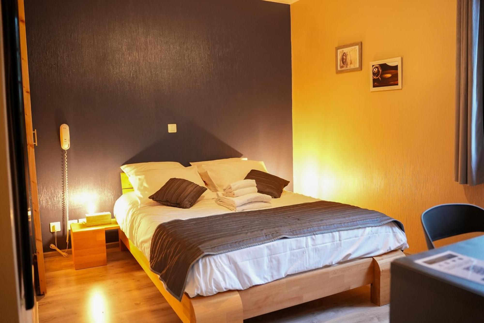 Logis Le Relais De La Voie Sacree Hotel Issoncourt Eksteriør billede